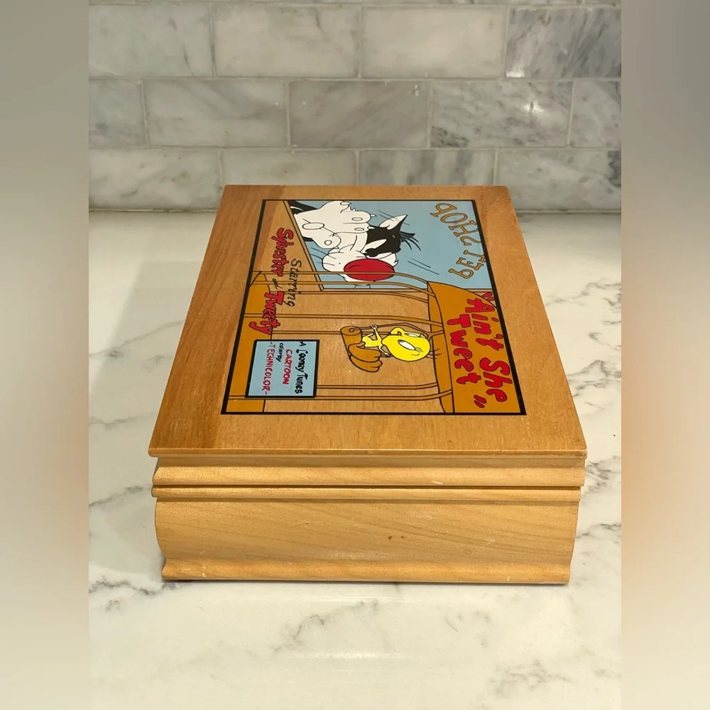 Looney Tunes wooden jewelry box w/‎ Sylvester & Tweety- Vintage